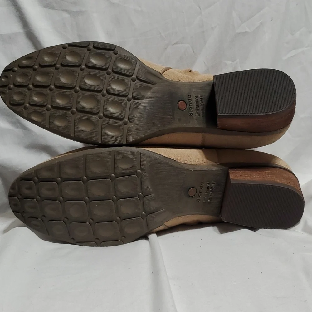 Blondo tan side zip Chelsea style bootie waterproof